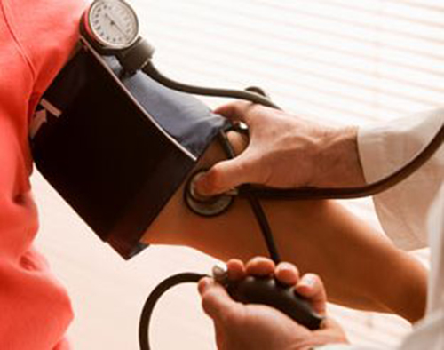 doctor_michael_jonas_israel_wait-watch-young-patients-with-white-coat-hypertension